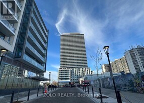 5858 Yonge St in Toronto, ON - Building Photo
