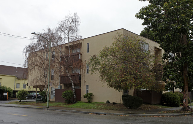 Bestbay Apartments in Oakland, CA - Foto de edificio - Building Photo