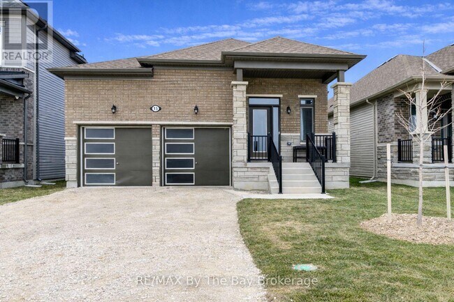 15 Union Blvd in Clearview, ON - Building Photo - Building Photo