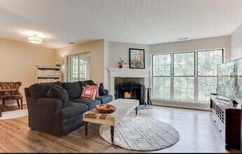 6010 Chasewood Pkwy in Minnetonka, MN - Building Photo - Building Photo