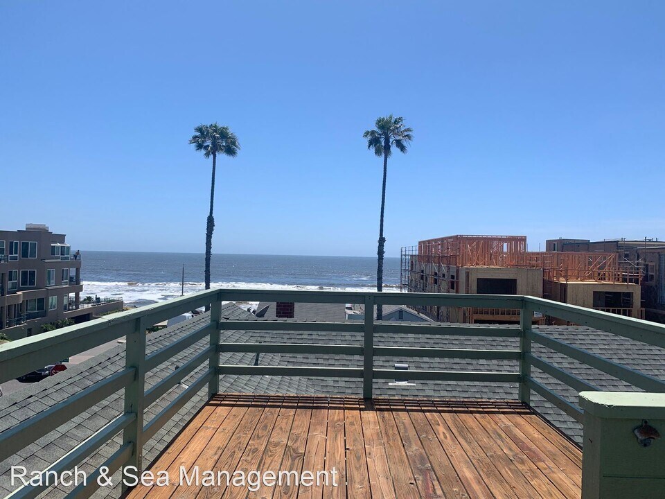834 S Pacific St in Oceanside, CA - Building Photo