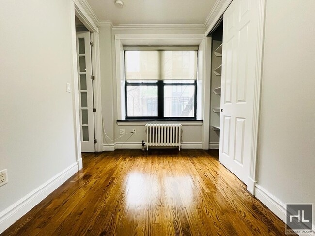 E 13TH ST., Unit 16 in New York, NY - Foto de edificio - Building Photo