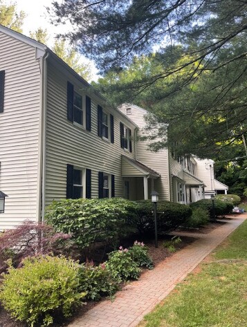 129 Harris Rd in Katonah, NY - Foto de edificio