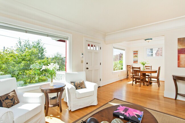 1160 N 76th St in Seattle, WA - Building Photo - Building Photo