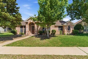 1343 Edmonton Dr in Lewisville, TX - Building Photo