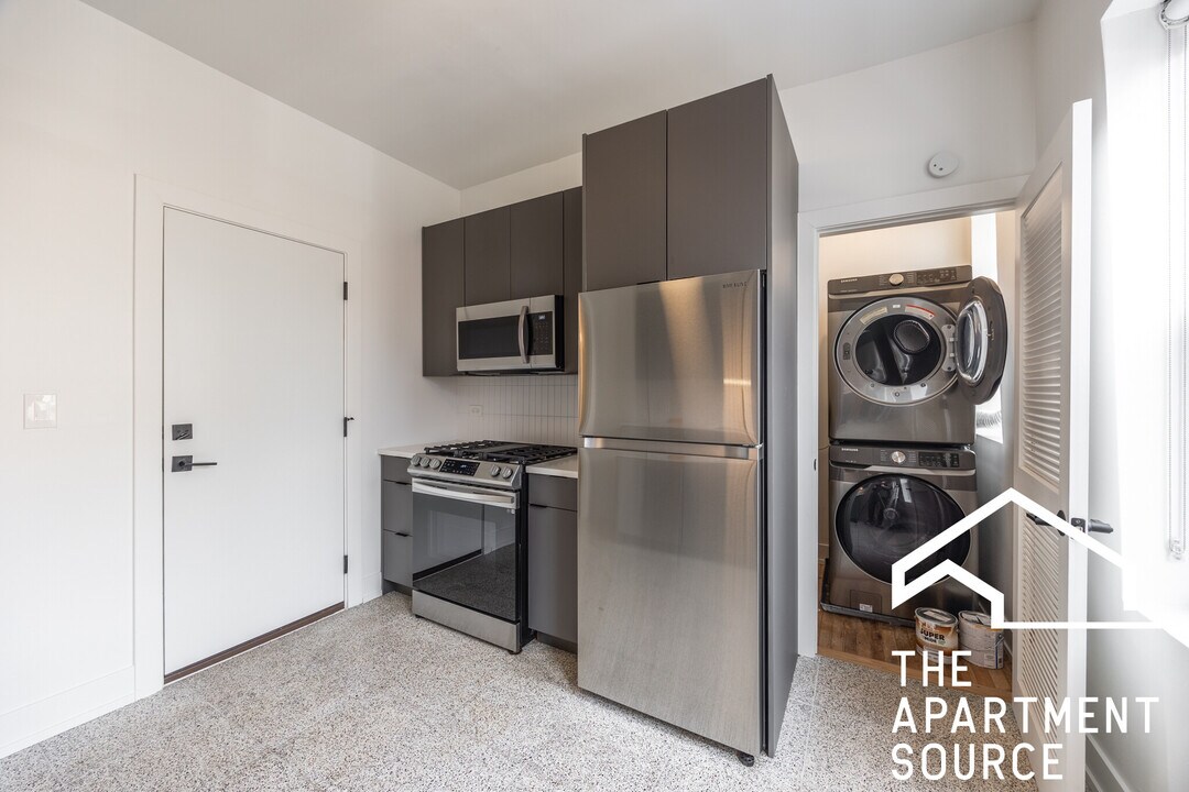 3051 W Medill Ave, Unit 3B in Chicago, IL - Building Photo