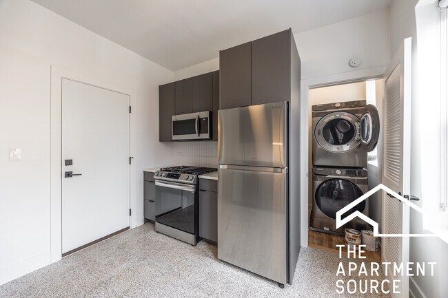 3051 W Medill Ave, Unit 3B