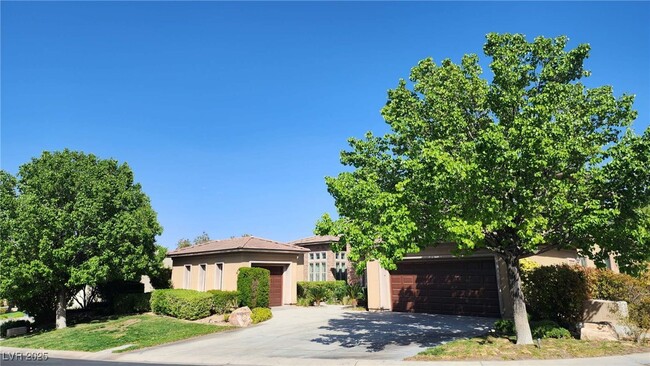 property at 6 Holly Tree Ct