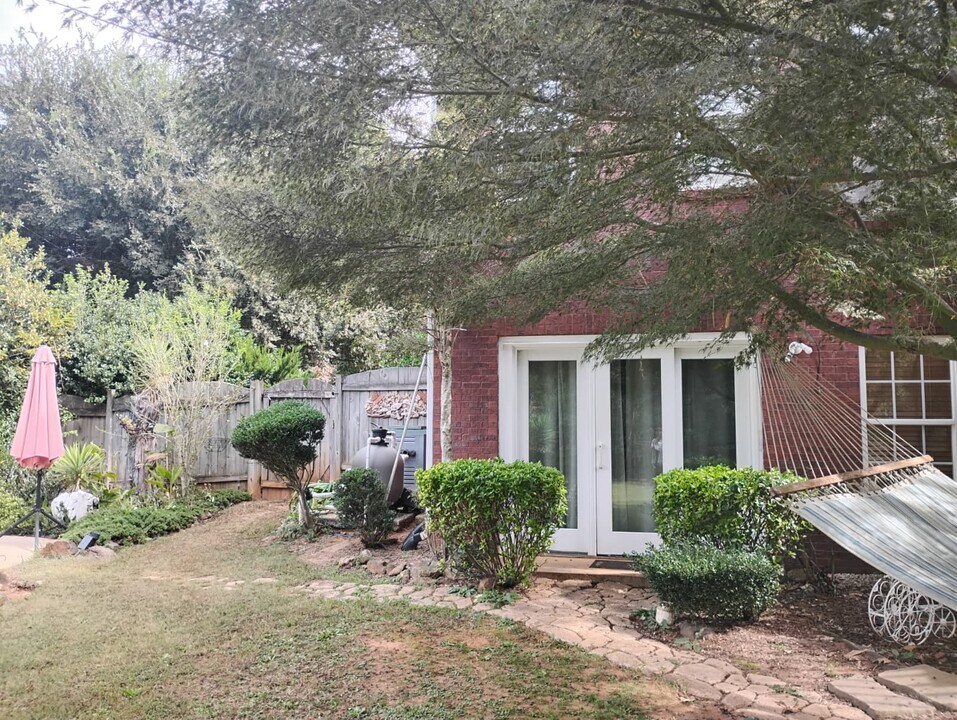 1025 Landmark Dr, Unit Cozy Apartment in Mcdonough, GA - Building Photo