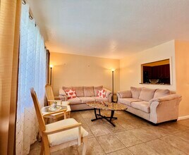 142 Cambridge F in West Palm Beach, FL - Building Photo - Building Photo