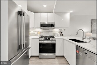 800 4th St SW, Unit N421 in Washington, DC - Foto de edificio - Building Photo