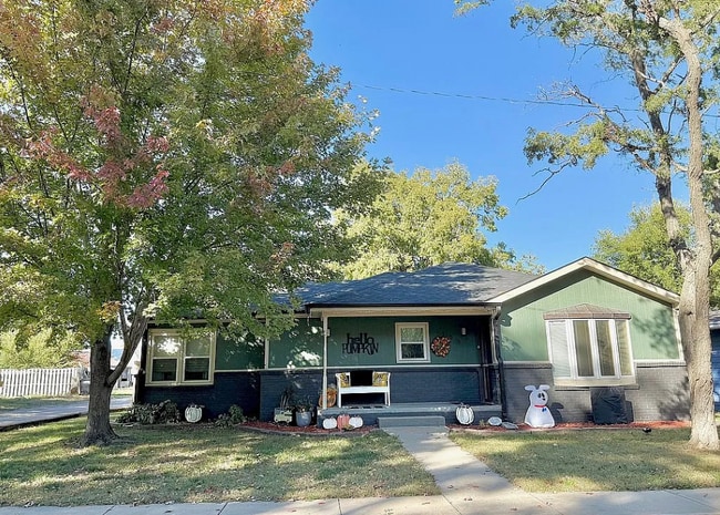 property at 109 E Arlington St