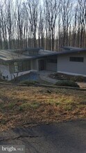 7425 Dulany Dr in McLean, VA - Building Photo - Building Photo
