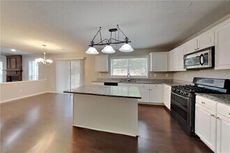 13040 Carriage Park Ln in Duluth, GA - Building Photo - Building Photo