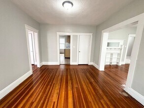 14 Belknap St, Unit 1 in Somerville, MA - Building Photo - Building Photo