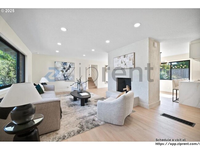 7640 SW Whitford Dr in Portland, OR - Building Photo - Building Photo