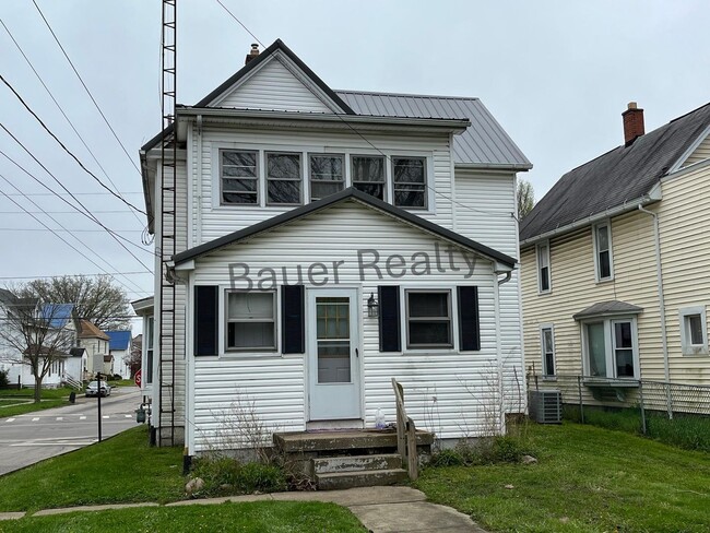 1036 Cottage St in Ashland, OH - Building Photo - Building Photo