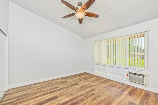 Village Green Apartments in Redlands, CA - Building Photo - Interior Photo