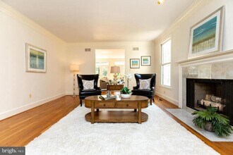 6413 Wilson Ln in Bethesda, MD - Foto de edificio - Building Photo