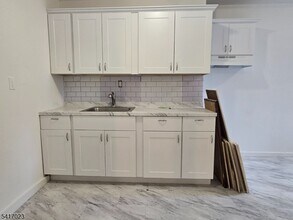 232 Stuyvesant Ave in Lyndhurst, NJ - Building Photo - Building Photo