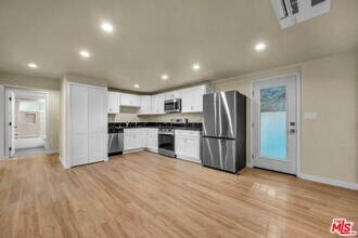 5322 Weatherford Dr in Los Angeles, CA - Building Photo - Building Photo