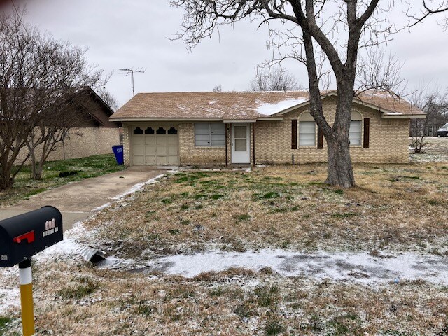 606 E Broad St in Forney, TX - Building Photo
