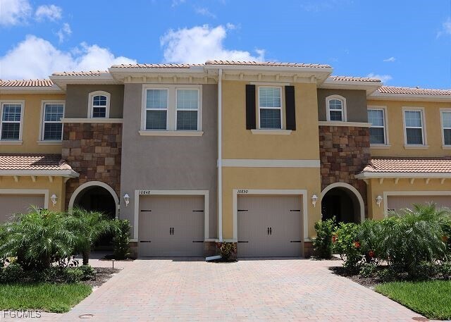 10850 Alvara Point Dr in Bonita Springs, FL - Building Photo