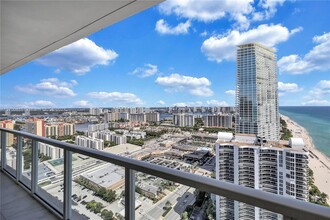 16699 Collins Ave in Sunny Isles Beach, FL - Building Photo - Building Photo