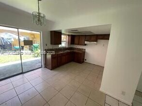 2520 NW 52nd Ave in Lauderhill, FL - Foto de edificio - Building Photo