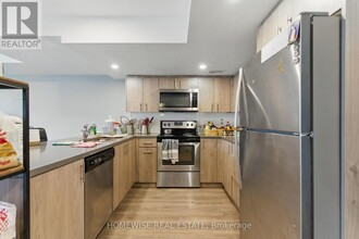 814-814 Glencairn Ave in Toronto, ON - Building Photo - Building Photo