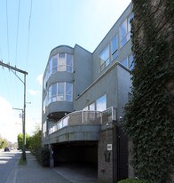 Fairview Slopes in Vancouver, BC - Building Photo