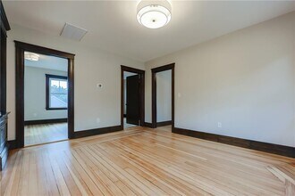 65 Burton St in Bristol, RI - Foto de edificio - Building Photo