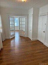 7 S Atlantic St in Bay Shore, NY - Building Photo - Building Photo