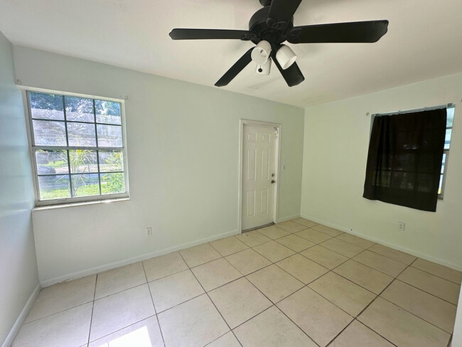 19341 NE 1st Pl in Miami, FL - Building Photo - Building Photo