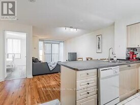 30 Grand Trunk Crescent in Toronto, ON - Building Photo