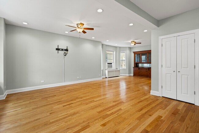 3751 W Irving Park Rd in Chicago, IL - Building Photo - Building Photo
