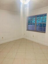 2530 NE 182nd St in North Miami Beach, FL - Building Photo - Building Photo