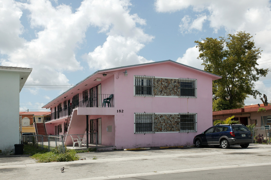 182 W 8th St in Hialeah, FL - Building Photo