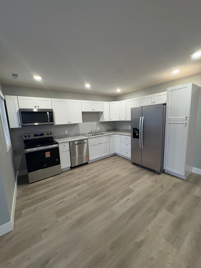 4811 Richmond Dr in Newburgh, IN - Foto de edificio - Building Photo