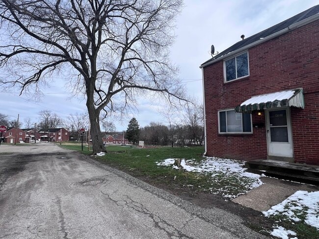 4501 Bataan Ave in Clairton, PA - Foto de edificio - Building Photo