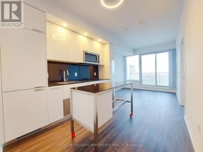 75 Canterbury Pl in Toronto, ON - Building Photo - Building Photo