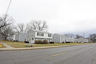 Glen Oak Manor in Peoria, IL - Building Photo - Building Photo