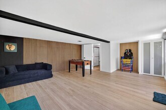 511 S Riverhills Dr in Tampa, FL - Building Photo - Building Photo