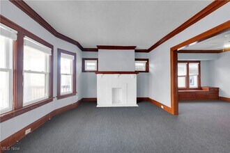 917 Helmsdale Rd in Cleveland Heights, OH - Building Photo - Building Photo