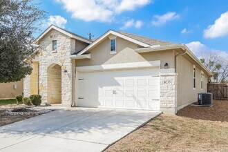 8233 Oak Harvest Dr in San Antonio, TX - Foto de edificio - Building Photo