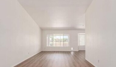 6373 W Irma Ln in Glendale, AZ - Building Photo - Building Photo