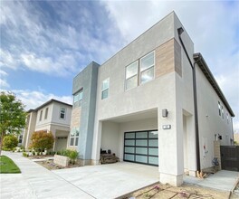 180 Sierra Madre in Lake Forest, CA - Building Photo - Building Photo