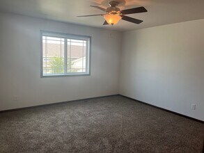 1217 S Beach Way in West Fargo, ND - Building Photo - Building Photo