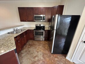 622 Meadow Arbor Ln in Universal City, TX - Building Photo - Building Photo