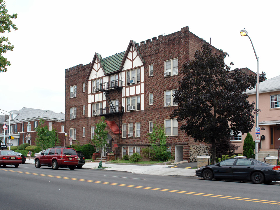 1916 Kennedy Blvd in Union City, NJ - Building Photo